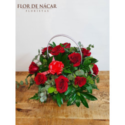 Cesta de 10 Rosas Rojas Emoción