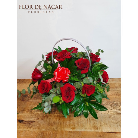 Cesta de 10 Rosas Rojas Emoción